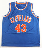 Brad Daugherty Signed Cleveland Cavaliers Jersey (Beckett) 1986 #1 Overall Pick