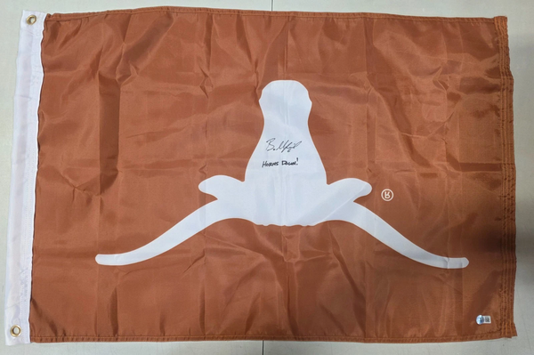 BAKER MAYFIELD (OKLAHOMA) SIGNED TEXAS FLAG WITH HORNS DOWN INSCRIPTION BECKETT