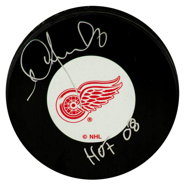 Igor Larionov Signed Detroit Red Wings Logo Hockey Puck w/HOF'08 -(SCHWARTZ COA)