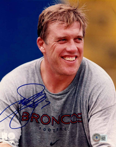 John Elway Autographed/Signed Denver Broncos 8x10 Photo Beckett 51114
