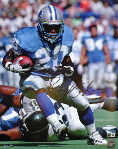 Barry Sanders Signed Detroit Lions 16x20 Up Close Running Photo- Beckett W Holo