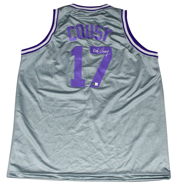 BOB COUSY AUTOGRAPHED HOLY CROSS CRUSADERS #17 BASKETBALL JERSEY BECKETT