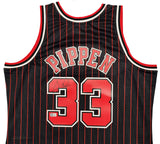 BULLS SCOTTIE PIPPEN AUTOGRAPHED BLACK AUTHENTIC M&N JERSEY XL BECKETT 210848