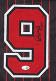 Ron Harper Signed Chicago Black Jersey (JSA) 3xBulls World Champion 1996-1998