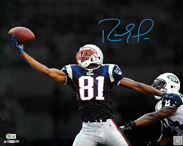 Randy Moss New England Patriots Signed One Handed Catch Spotlight 16x20 BAS