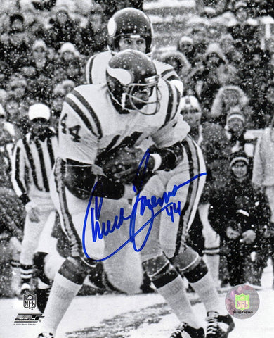 Chuck Foreman Signed Minnesota Vikings B&W Action 8x10 Photo - (SCHWARTZ COA)