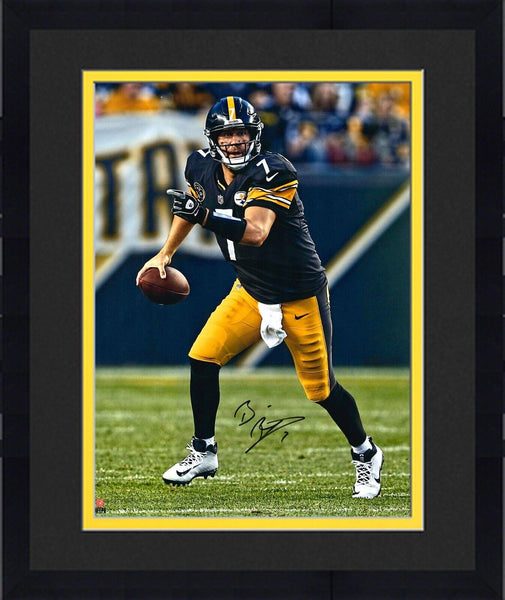 Framed Ben Roethlisberger Pittsburgh Steelers Signed 16" x 20" Vertical Photo