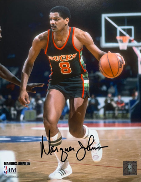 MARQUES JOHNSON - Milwaukee Bucks - Signed 8x10 Photo #1 AUTO