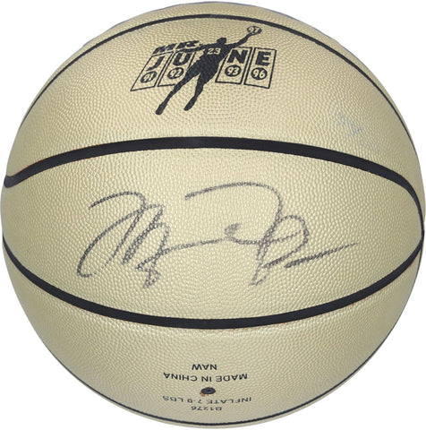 Autographed Michael Jordan Bulls Basketball Fanatics Authentic COA Item#13432221