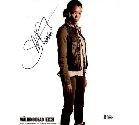 Sonequa Martin-Green Signed The Walking Dead Unframed 8x10 Photo - with "Sasha"