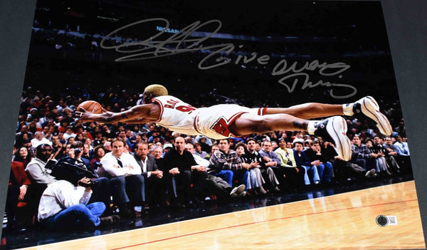 DENNIS RODMAN SIGNED CHICAGO BULLS DIVING 16x20 PHOTO W/ GIVE EVERYTHING