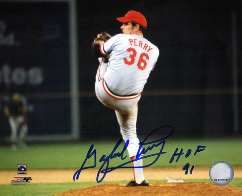 Gaylord Perry Signed Indians Pitching 8x10 Photo w/HOF'91 - (SCHWARTZ COA)