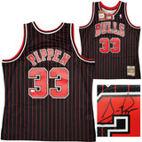 BULLS SCOTTIE PIPPEN AUTOGRAPHED BLACK AUTHENTIC M&N JERSEY XL BECKETT 210848