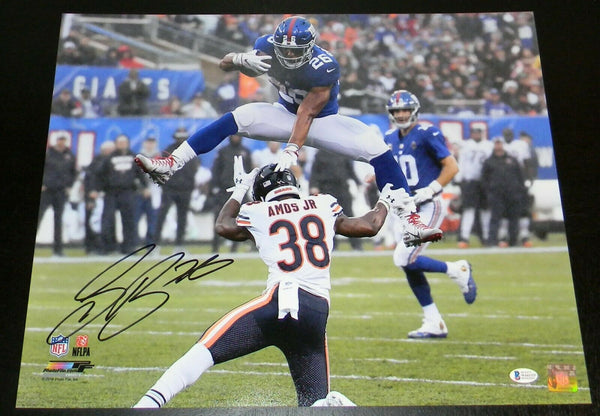 SAQUON BARKLEY AUTOGRAPHED SIGNED NEW YORK GIANTS HURDLE 16x20 PHOTO BECKETT