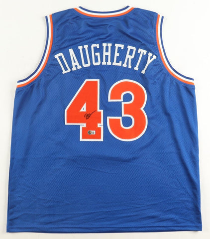 Brad Daugherty Signed Cleveland Cavaliers Jersey (Beckett) 1986 #1 Overall Pick