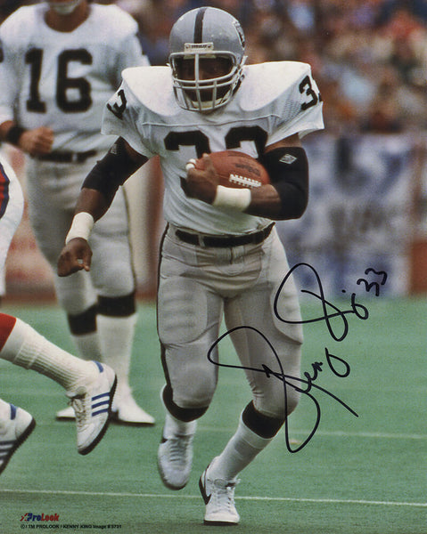 Kenny King Signed Raiders White Jersey With Football 8x10 Photo - (SCHWARTZ COA)