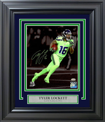 TYLER LOCKETT AUTOGRAPHED FRAMED 8X10 PHOTO SEATTLE SEAHAWKS MCS HOLO 220491