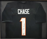 BENGALS JA'MARR CHASE AUTOGRAPHED SIGNED FRAMED BLACK JERSEY BECKETT QR 209467