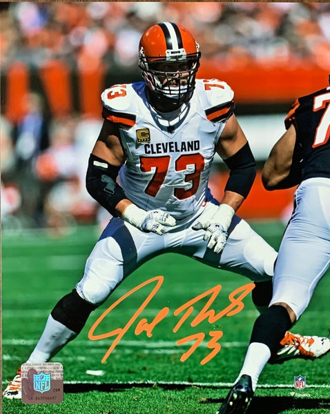 Cle Browns Hall of Famer JOE THOMAS Signed 8X10 Photo #3 AUTO - WI Badgers