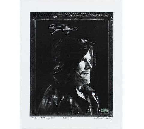 Brett Favre Signed Green Bay Packers Unframed 16x20 NFL Black & White Photo "Bla