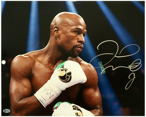 Floyd Mayweather Jr. Signed Boxing Action Close Up 16x20 Photo - (BECKETT COA)
