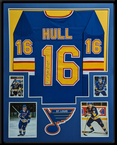 FRAMED ST LOUIS BLUES BRETT HULL AUTOGRAPHED SIGNED JERSEY BECKETT COA
