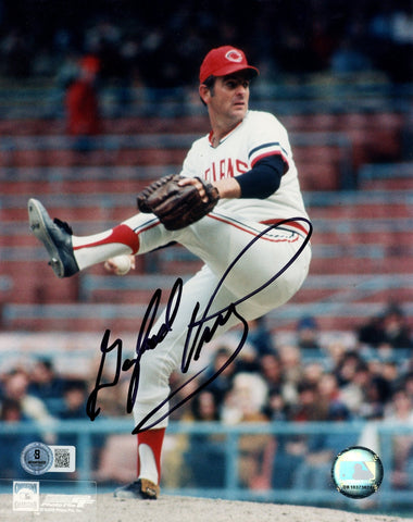 Gaylord Perry Autographed/Signed Cleveland Indians 8x10 Photo Beckett 57440