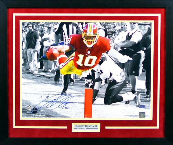 ROBERT GRIFFIN III RG3 AUTOGRAPHED WASHINGTON REDSKINS 16x20 FRAMED PHOTO JSA