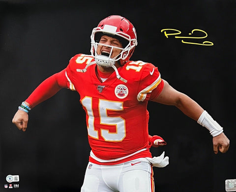 Patrick Mahomes Kansas City Chiefs Signed Scream Spotlight 16x20 Photo BAS