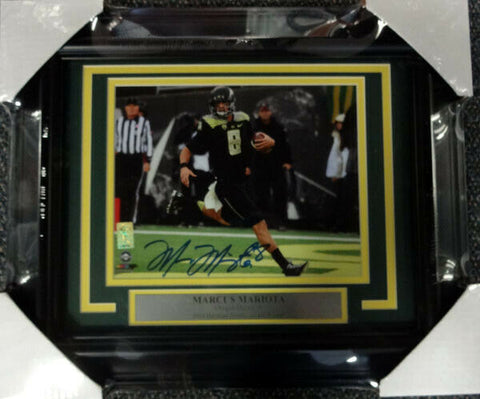 MARCUS MARIOTA AUTOGRAPHED FRAMED 8X10 PHOTO OREGON DUCKS MM HOLO STOCK #89818