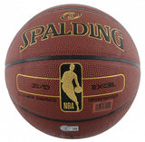 Magic Johnson Signed Basketball (Beckett) 5xNBA Champion /Los Angeles Lakers