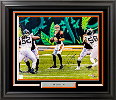 JOE BURROW AUTOGRAPHED SIGNED FRAMED 16X20 PHOTO BENGALS FANATICS HOLO 221124