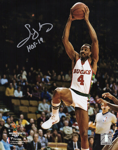 Sidney Moncrief Signed Bucks White Jersey Action 8x10 Photo w/HOF'19 - (SS COA)