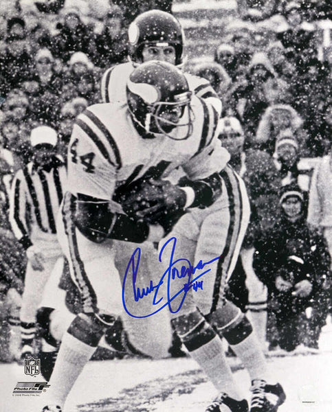 Chuck Foreman Signed Minnesota Vikings B&W Action 16x20 Photo - (SCHWARTZ COA)