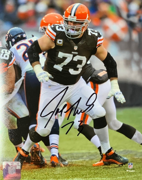 Browns future Hall of Famer JOE THOMAS Signed 8X10 Photo #4 AUTO - WI Badgers