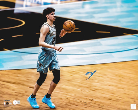 LAMELO BALL AUTOGRAPHED 16X20 PHOTO CHARLOTTE HORNETS BECKETT BAS STOCK #212973
