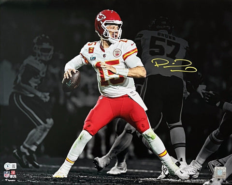 Patrick Mahomes Kansas City Chiefs Signed Super Bowl LVII Spotlight 16x20 BAS