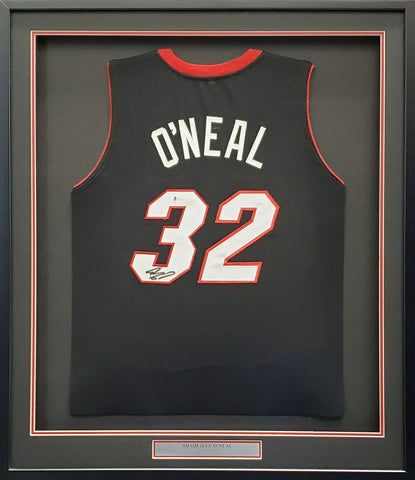 MIAMI HEAT SHAQUILLE SHAQ O'NEAL AUTOGRAPHED FRAMED BLACK JERSEY BECKETT 195236