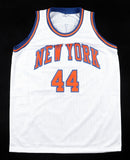 John Wallace Signed New York Knicks Jersey (JSA) 1996 1st Round NBA Draft Pick