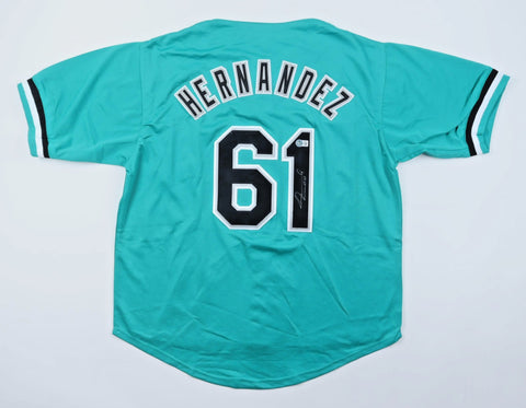 Livan Hernandez Signed Florida Marlins Jersey (Beckett) 1997 World Series Champs