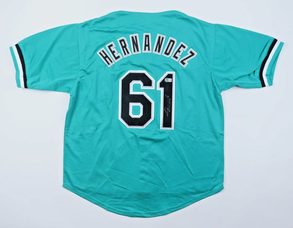 Livan Hernandez Signed Florida Marlins Jersey (Beckett) 1997 World Series Champs