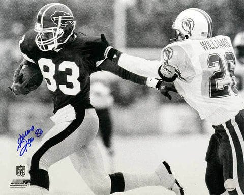 Andre Reed Signed Bills B&W Action vs. Dolphins 16x20 Photo - (SCHWARTZ COA)