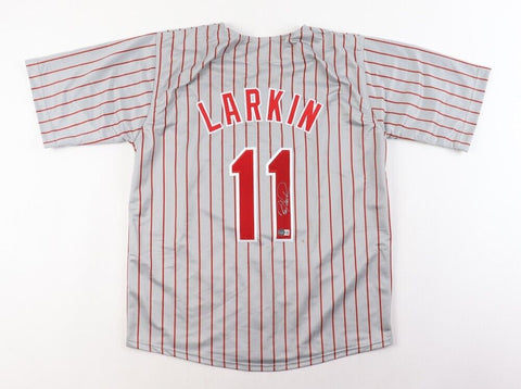 Barry Larkin Signed Cincinnati Reds jersey (Beckett) 12xAll Star S.S. / HOF 2012