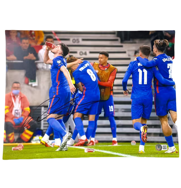 Declan Rice Signed England Soccer Print Size 12'' x 16'' with Beckett COA