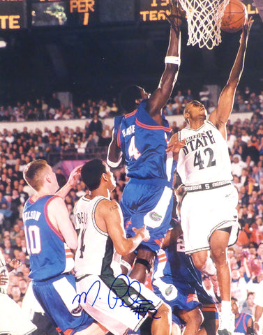 Morris Peterson Autographed 16x20 Photo Michigan State Spartans SKU #214767