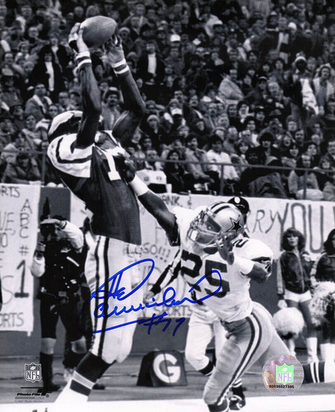 Harold Carmichael Signed Eagles Catching Football B&W 8x10 Photo -(SCHWARTZ COA)