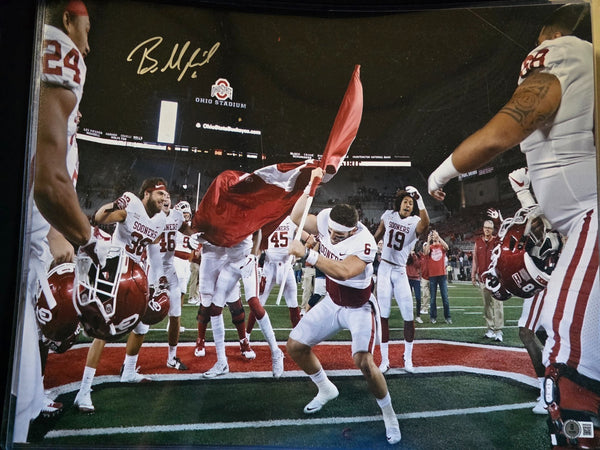 BAKER MAYFIELD (OKLAHOMA SOONERS) SIGNED OHIO STATE FLAG PLANT 16X20 PHOTO BAS