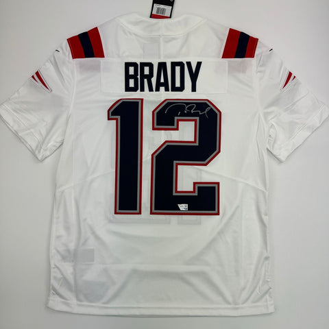 Autographed/Signed Tom Brady Patriots White Nike Limited Jersey Fanatics COA