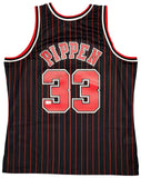 BULLS SCOTTIE PIPPEN AUTOGRAPHED BLACK AUTHENTIC M&N JERSEY XL BECKETT 210848