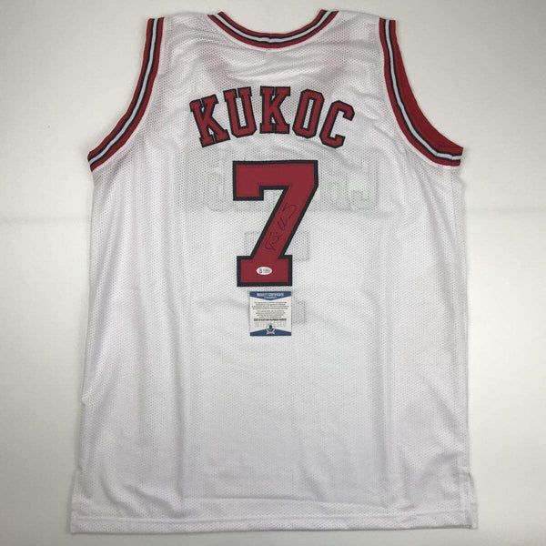 Maillot de basket Chicago Bulls signé Toni Kukoc HOF 21 avec COA Maillot de basket Chicago Bulls signé Toni Kukoc HOF 21 avec COA